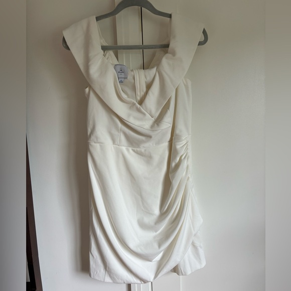 Short off shoulder crepe dress! Size 12. Brand new - Picture 2 of 6